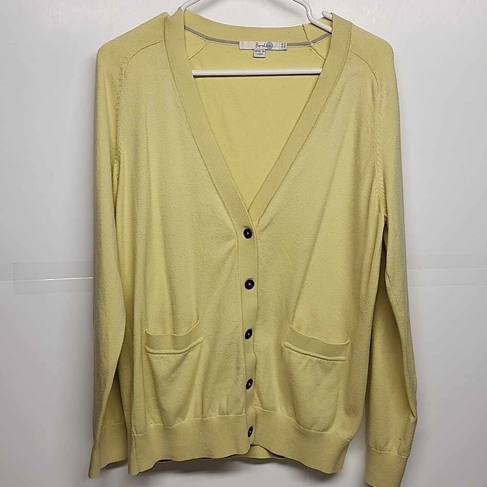 Boden mustard long sleeve v-neck button-down 2 pocket soft minimalist carnigan.